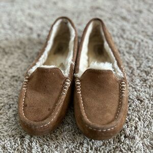 Ugg slippers, chestnut, size 7